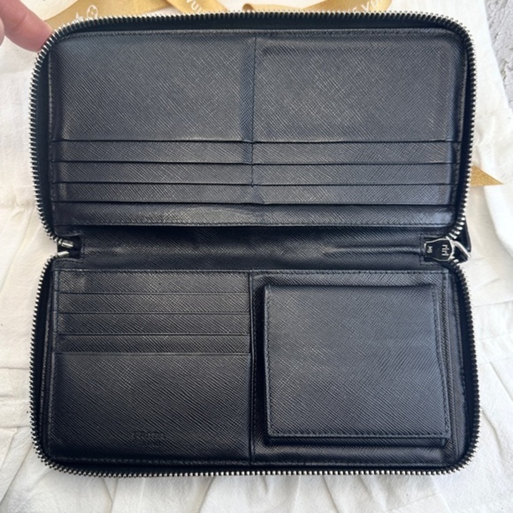 AUTHENTIC Prada wallet. Black. - Picture 1 of 13